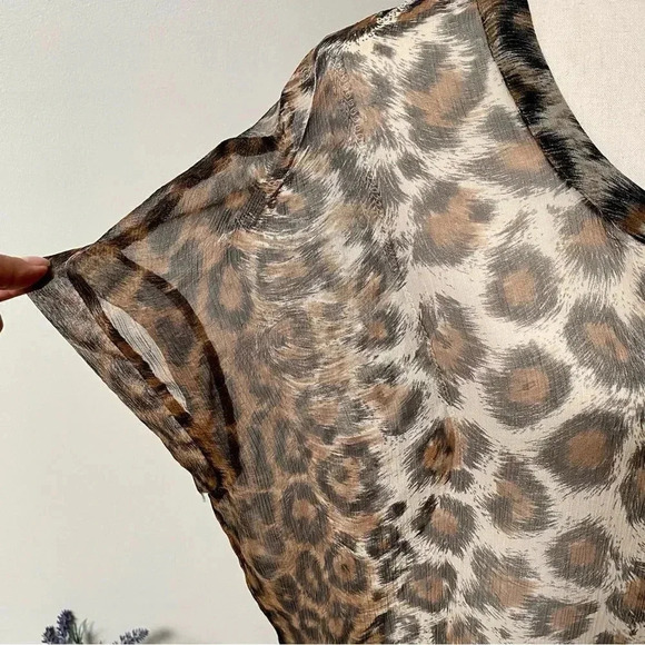 Joie Silk Leopard Print Sheer Blouse Top XS Animal Print Drop Shoulder Designer - Picture 3 of 13